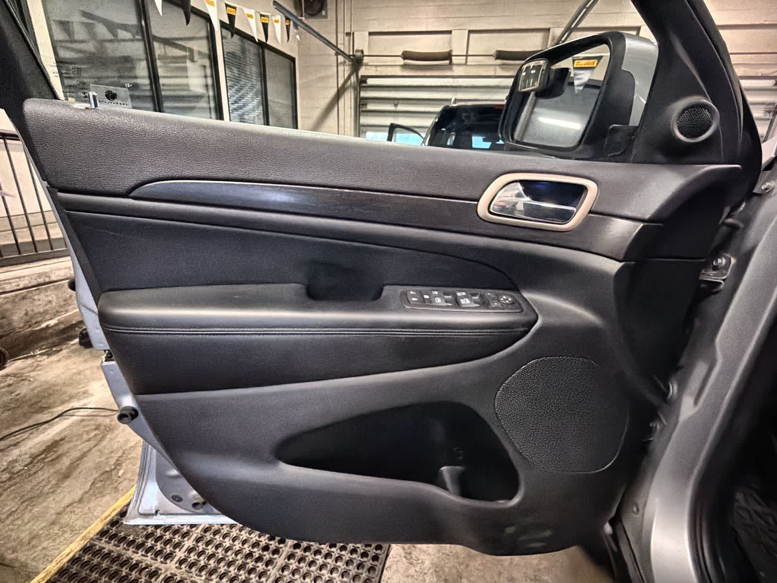 Thumbnail: 2015 Jeep Grand Cherokee - 10