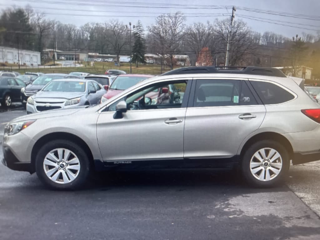 Used 2019 Subaru Outback Premium SUV