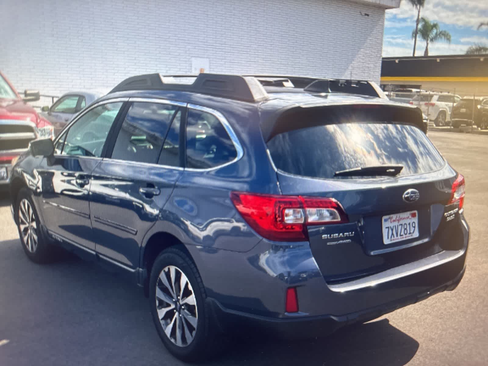 2017 Subaru Outback Limited photo 2