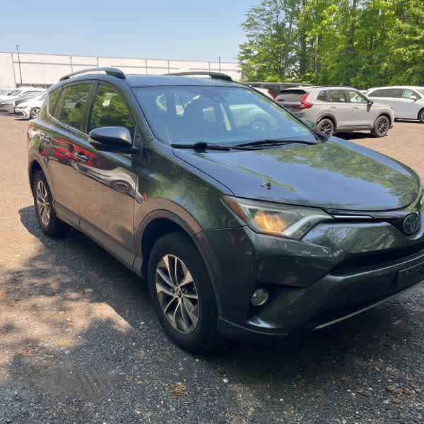 Thumbnail: 2018 Toyota RAV4 - 11