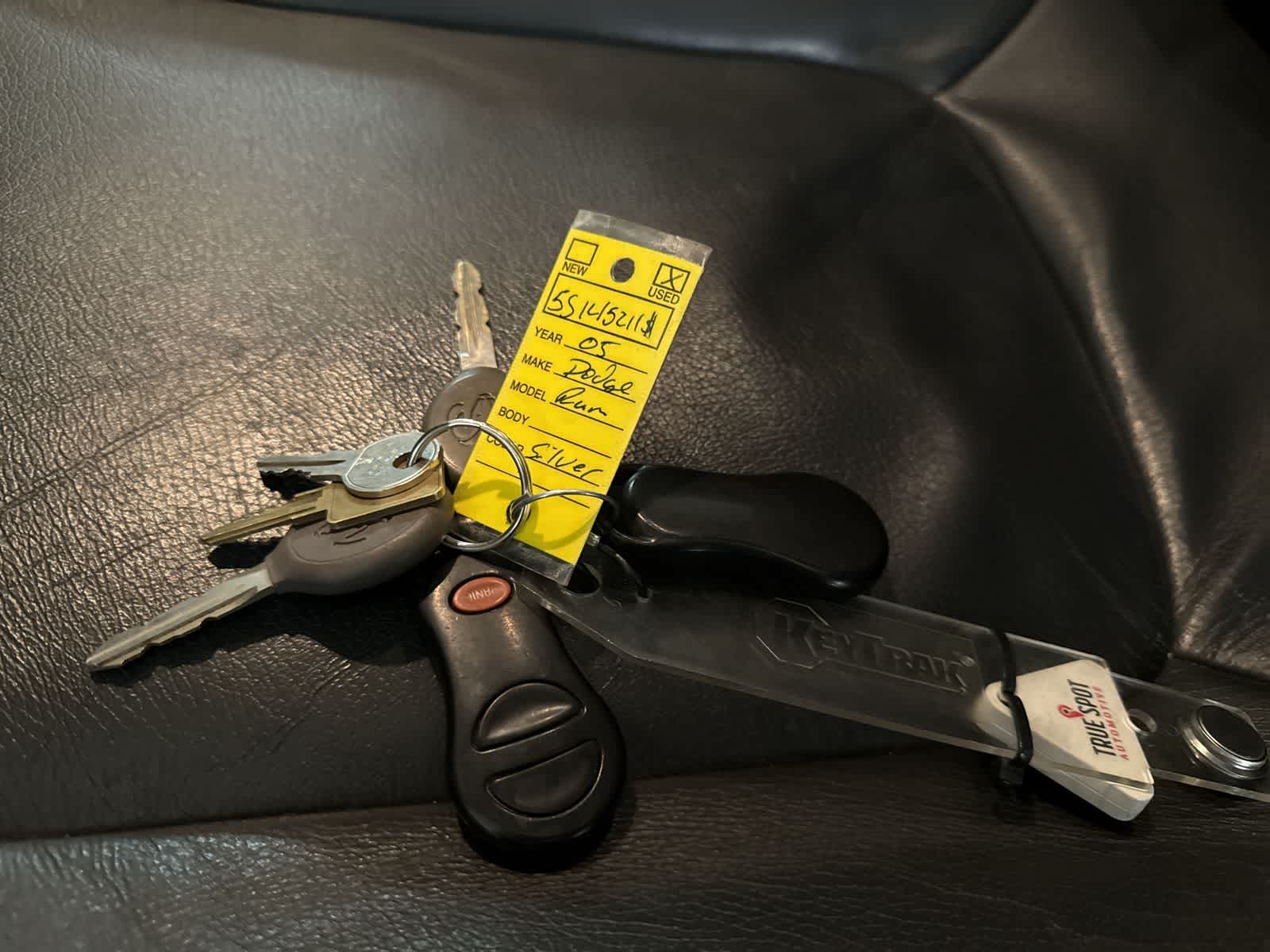 Thumbnail: 2005 Dodge Ram 1500 - 32