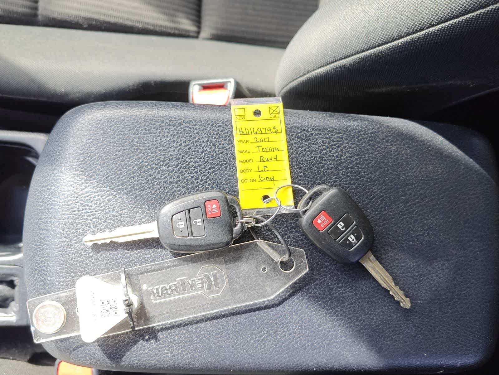 Thumbnail: 2017 Toyota RAV4 - 34