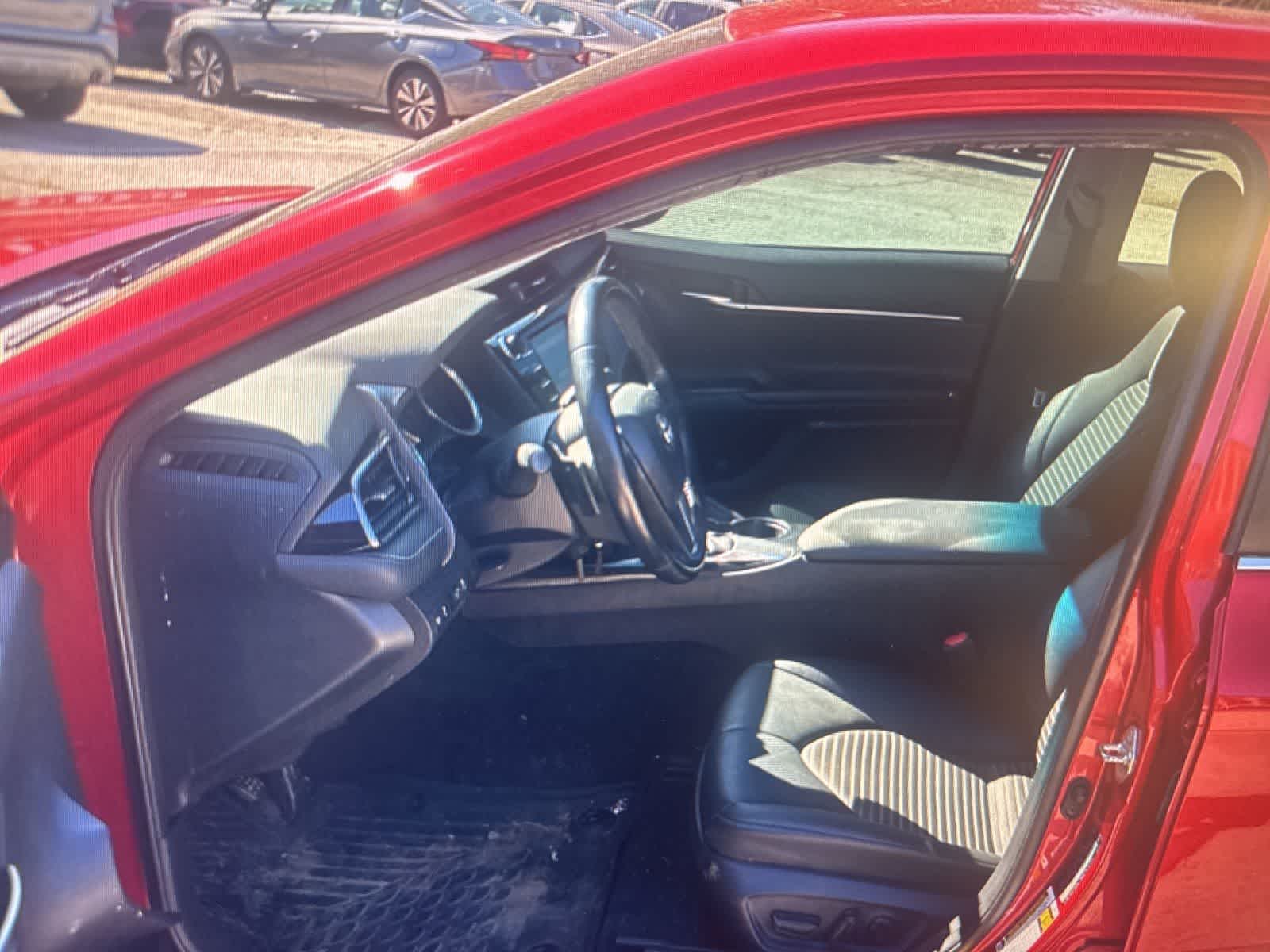 Thumbnail: 2019 Toyota Camry - 10