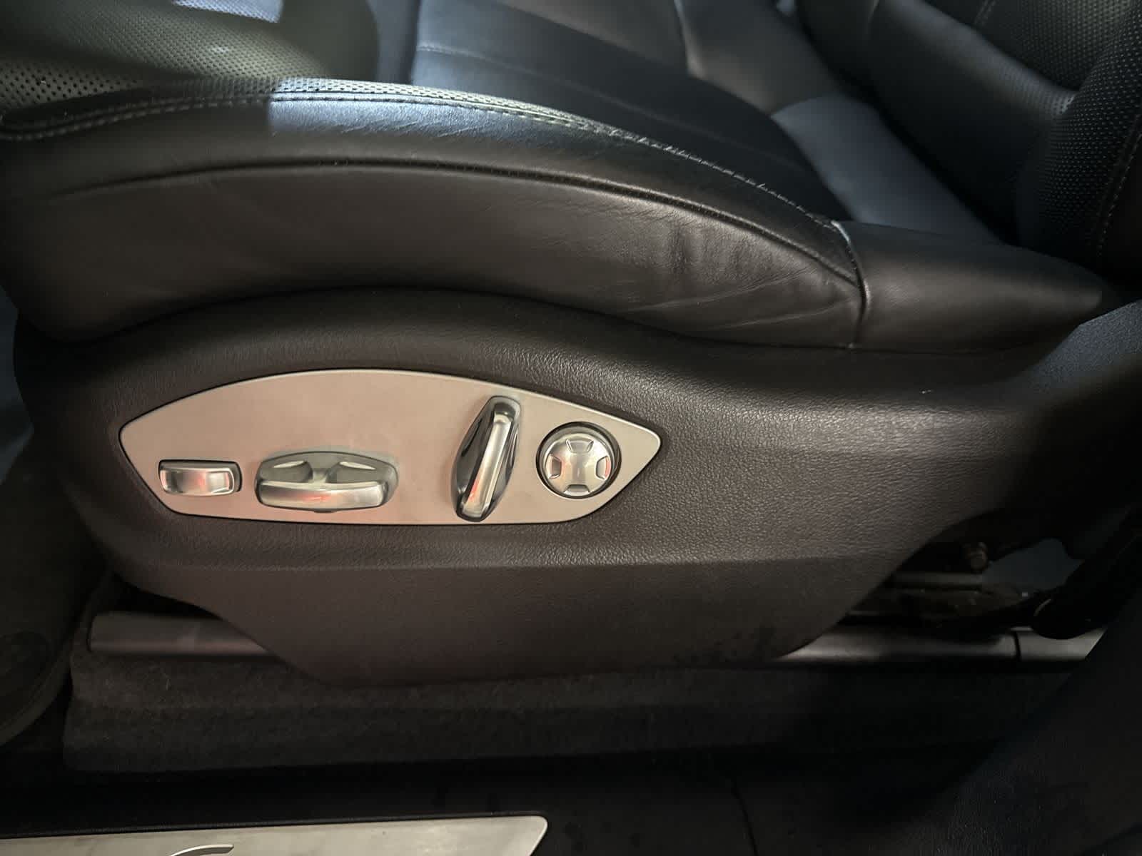 Thumbnail: 2017 Porsche Macan - 17