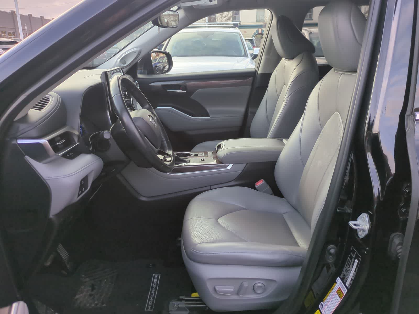 Thumbnail: 2021 Toyota Highlander - 17