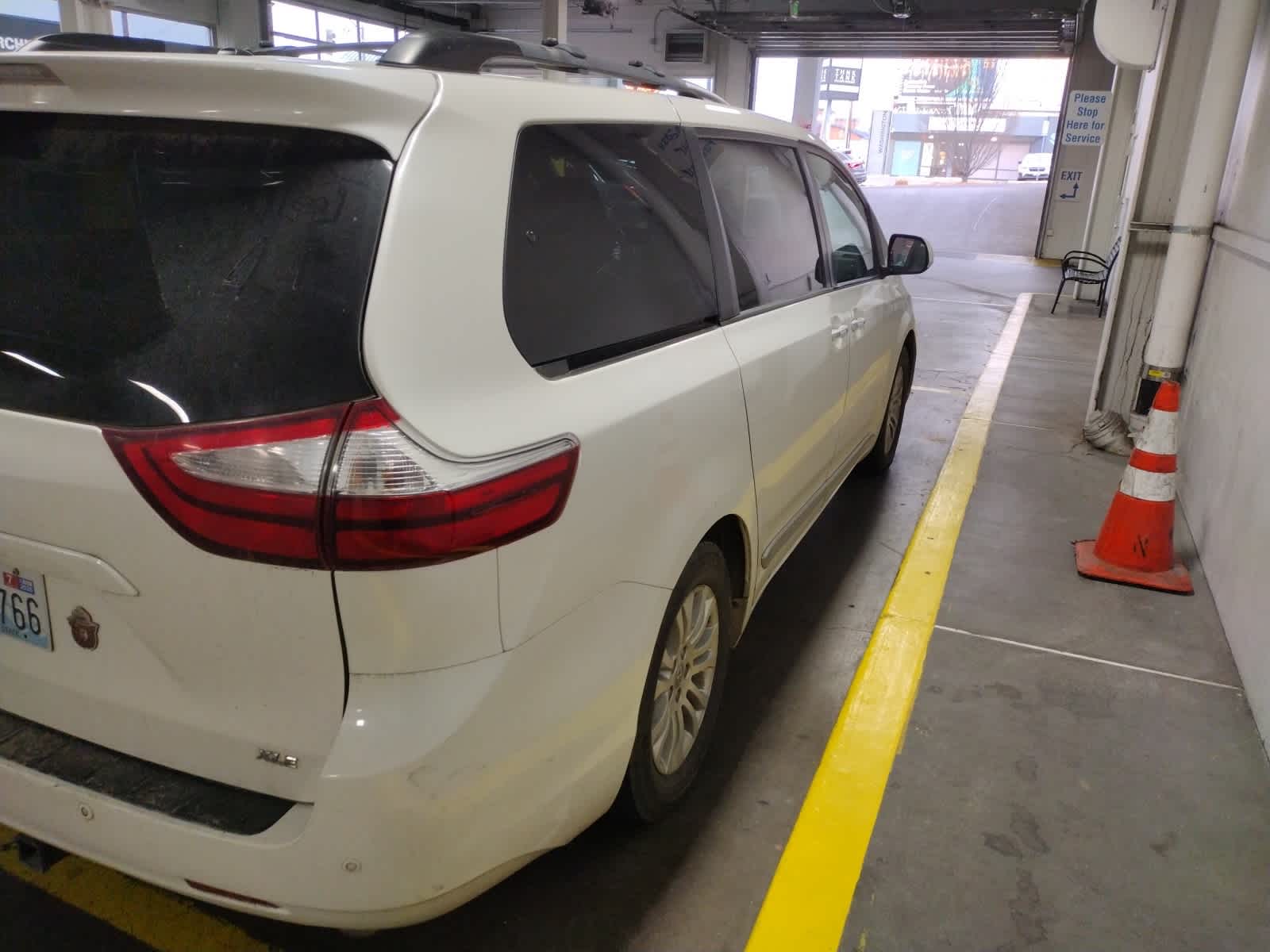 Thumbnail: 2017 Toyota Sienna - 3