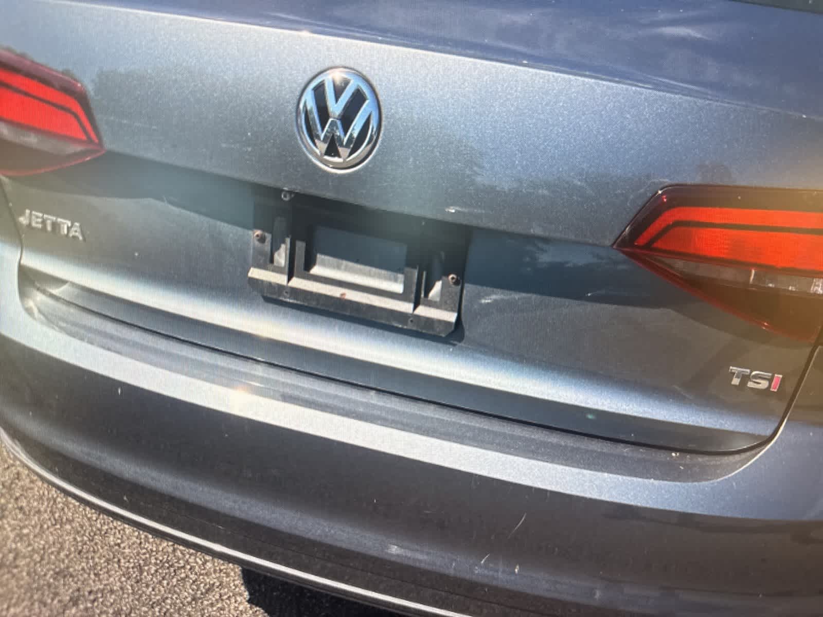 Thumbnail: 2017 Volkswagen Jetta - 9