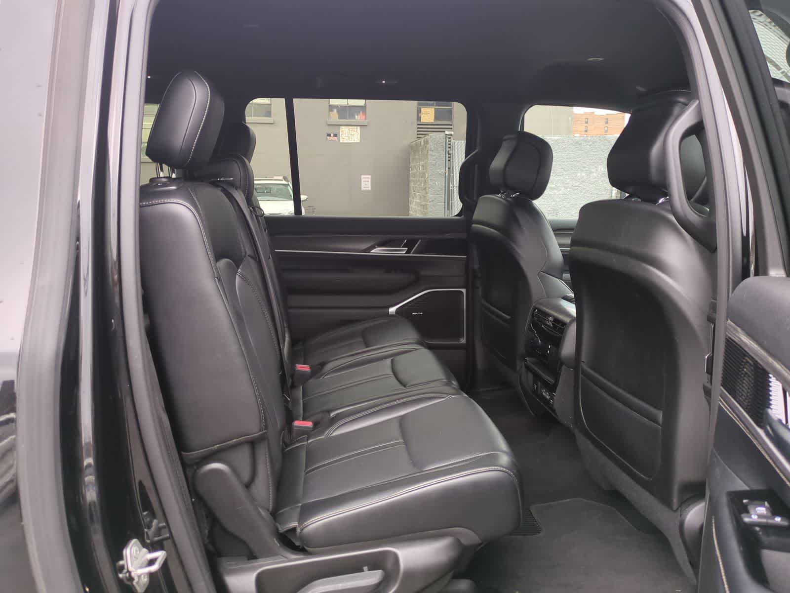 Thumbnail: 2024 Jeep Wagoneer - 20