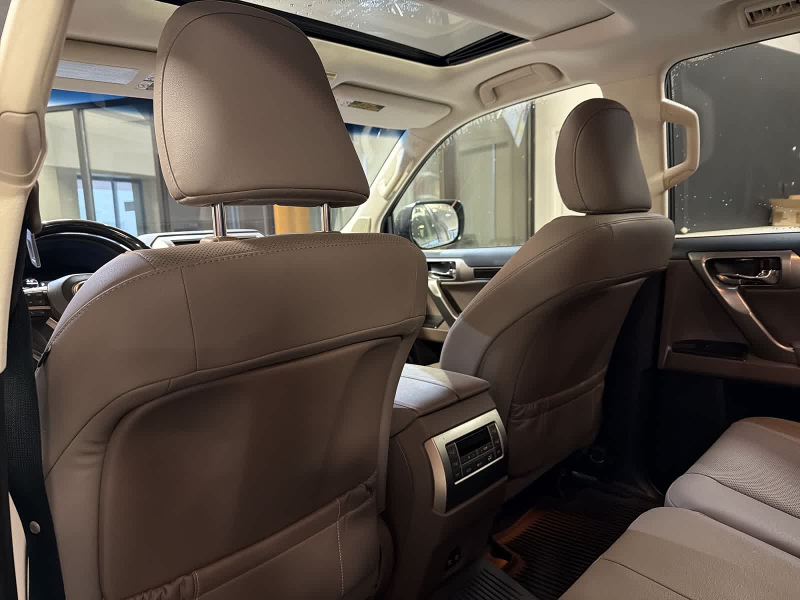 Thumbnail: 2020 Lexus GX - 19