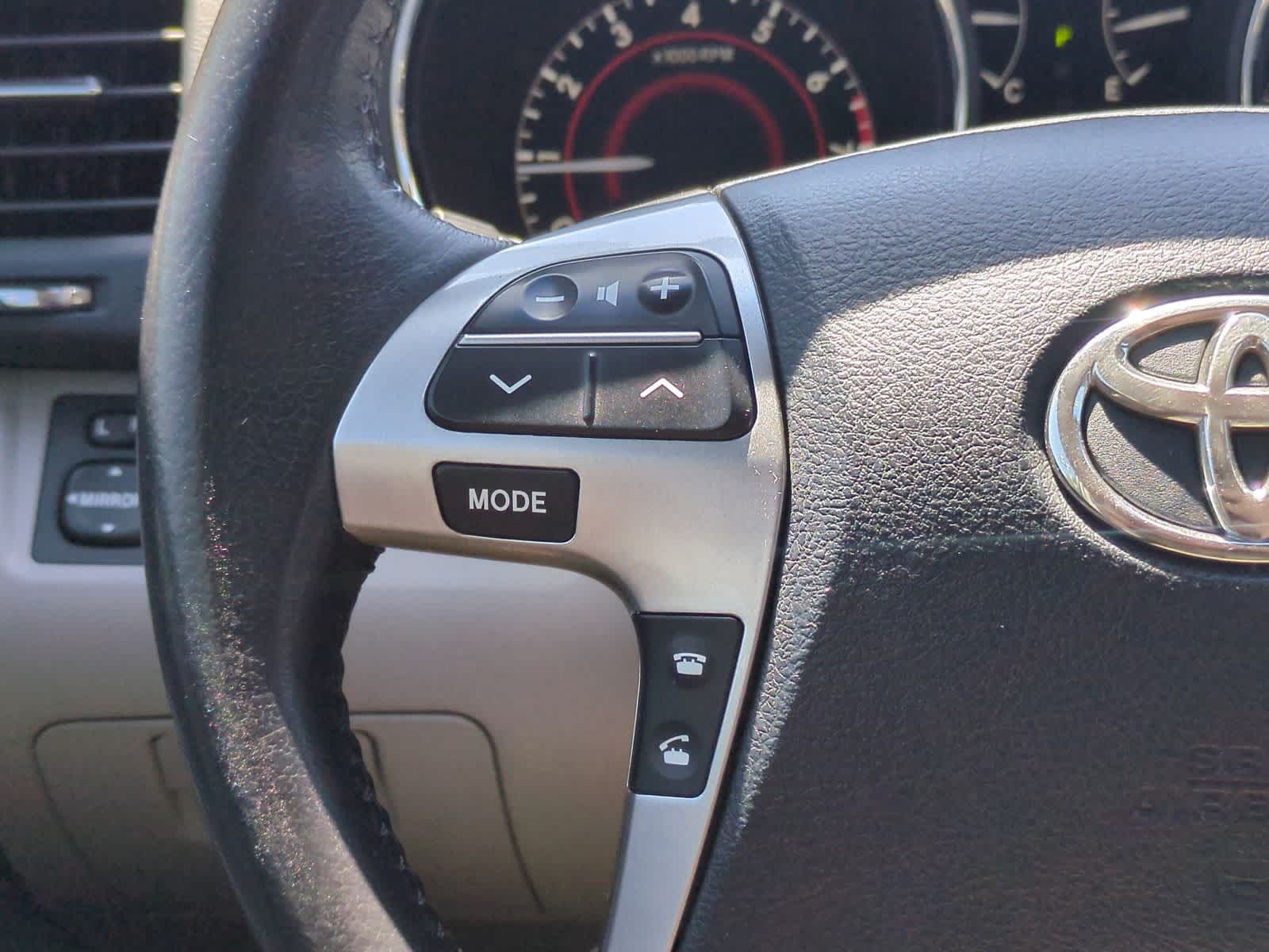 Thumbnail: 2013 Toyota Highlander - 25