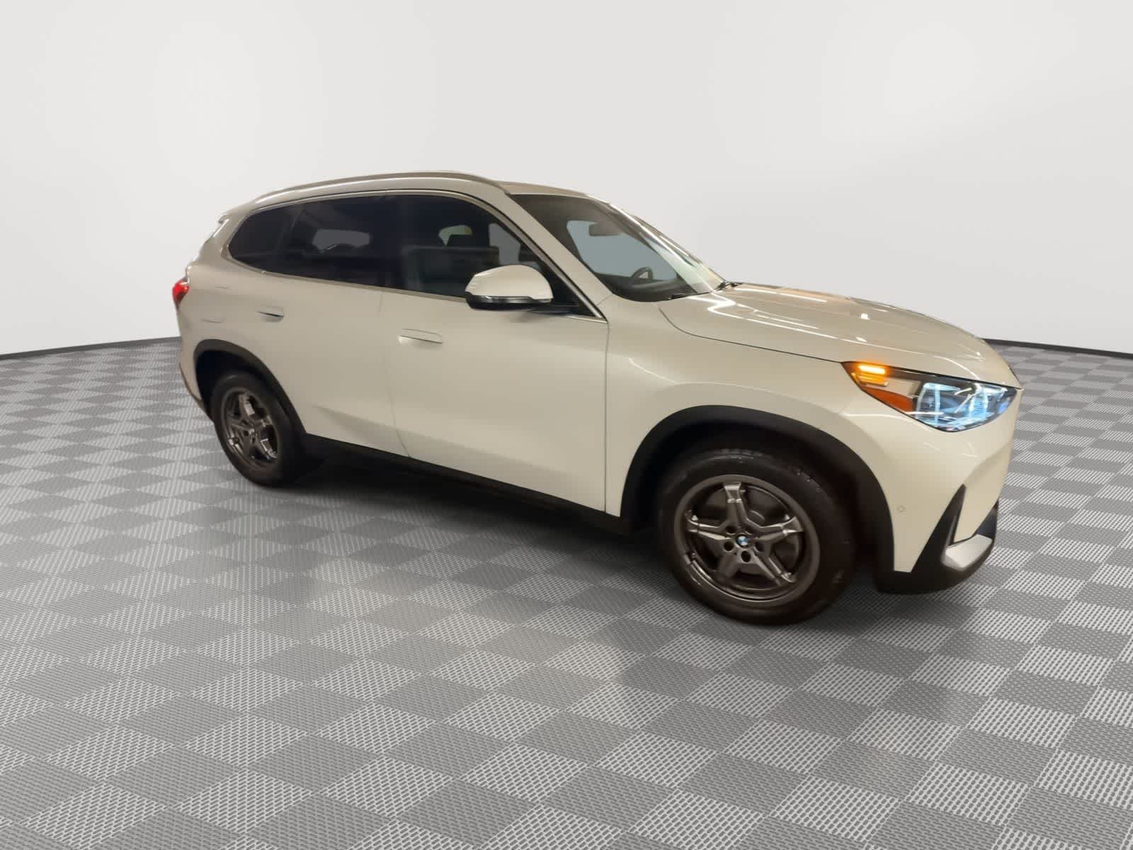 Thumbnail: 2023 BMW X1 - 9