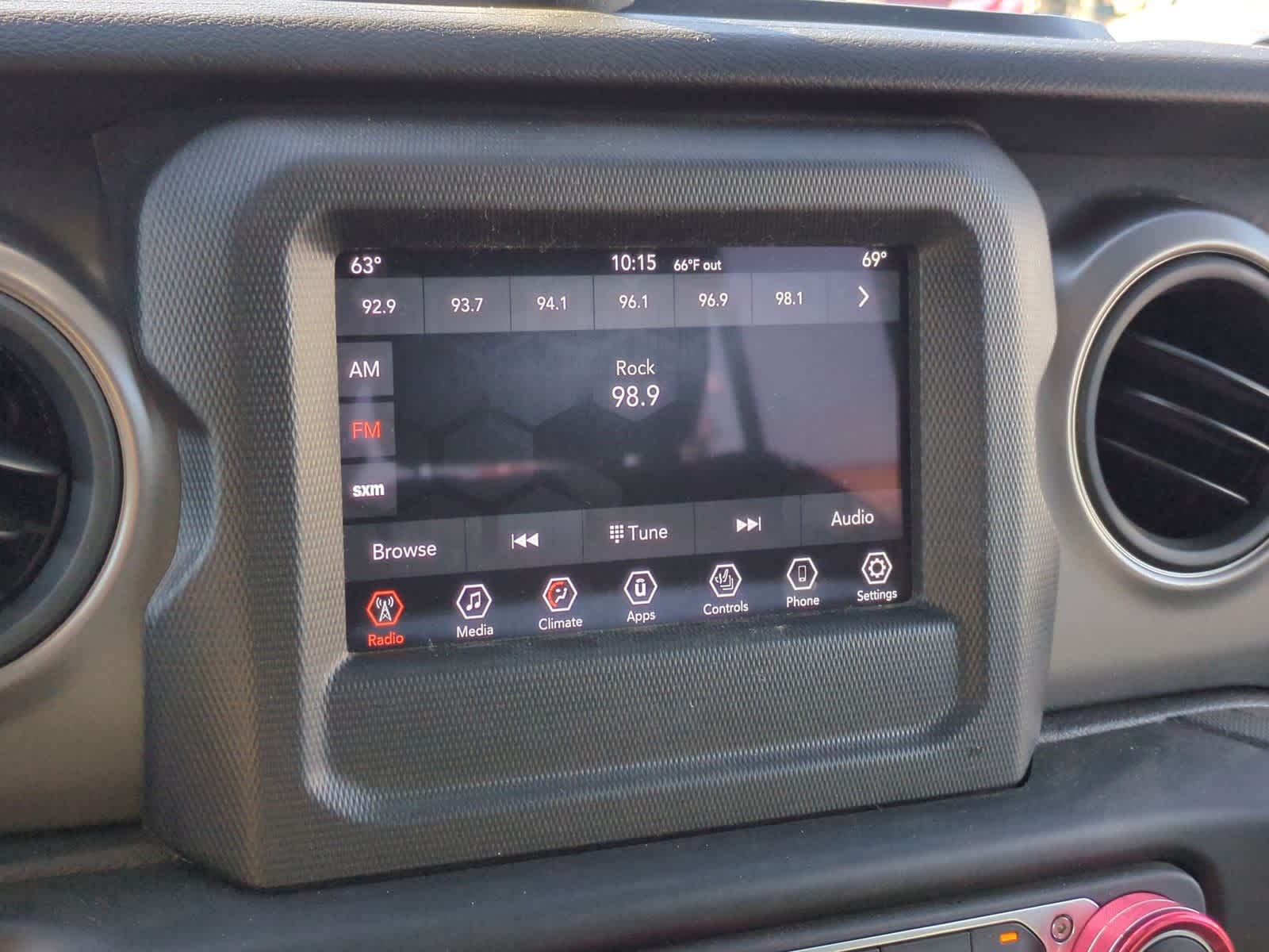 Thumbnail: 2022 Jeep Wrangler - 30