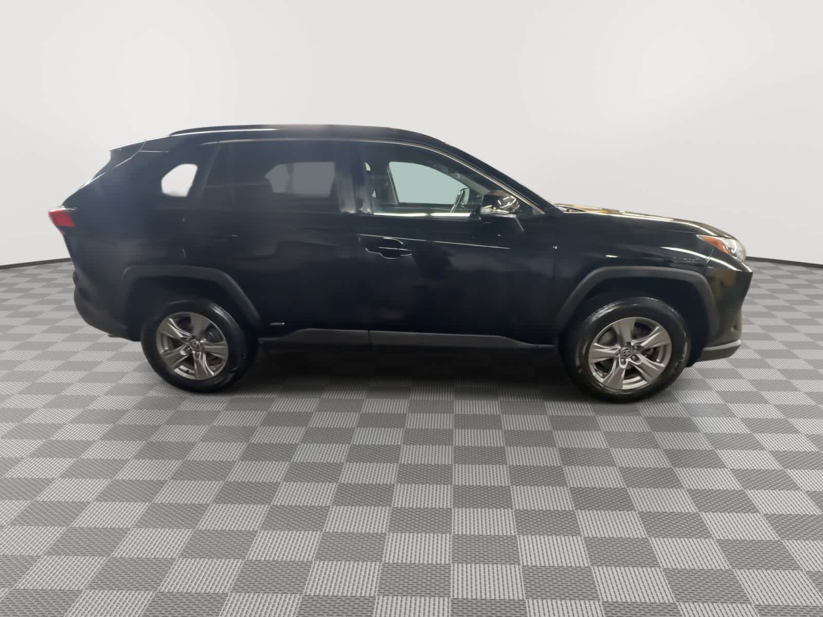 Thumbnail: 2022 Toyota RAV4 - 9