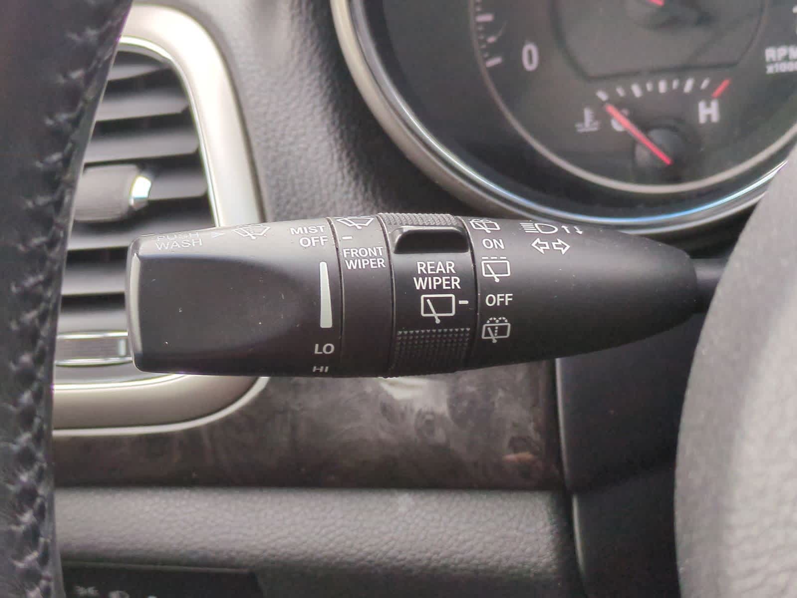 Thumbnail: 2012 Jeep Grand Cherokee - 25