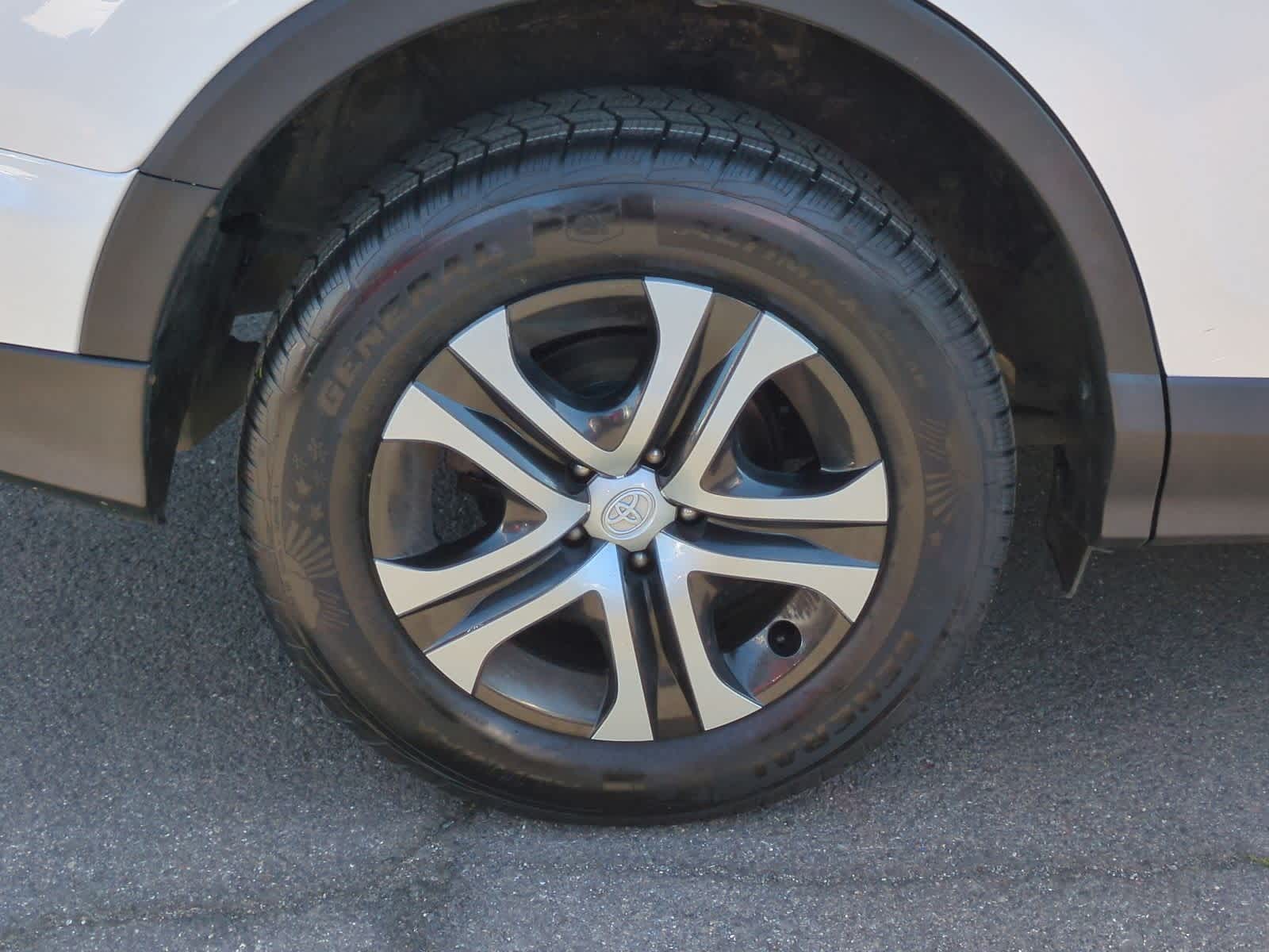 Thumbnail: 2018 Toyota RAV4 - 14