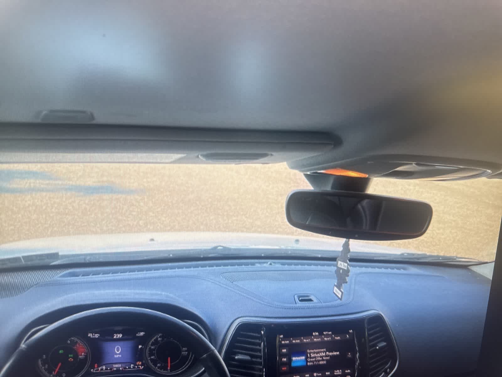 Thumbnail: 2019 Jeep Cherokee - 15