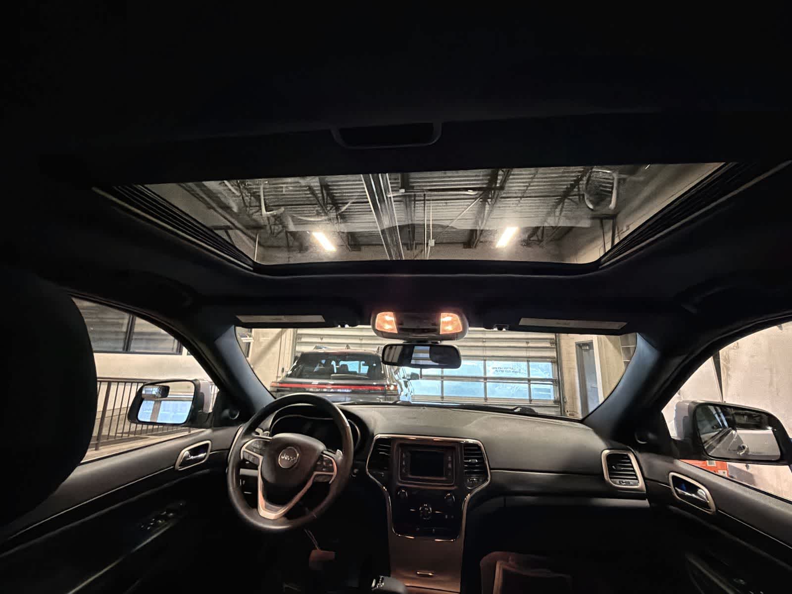 Thumbnail: 2015 Jeep Grand Cherokee - 23