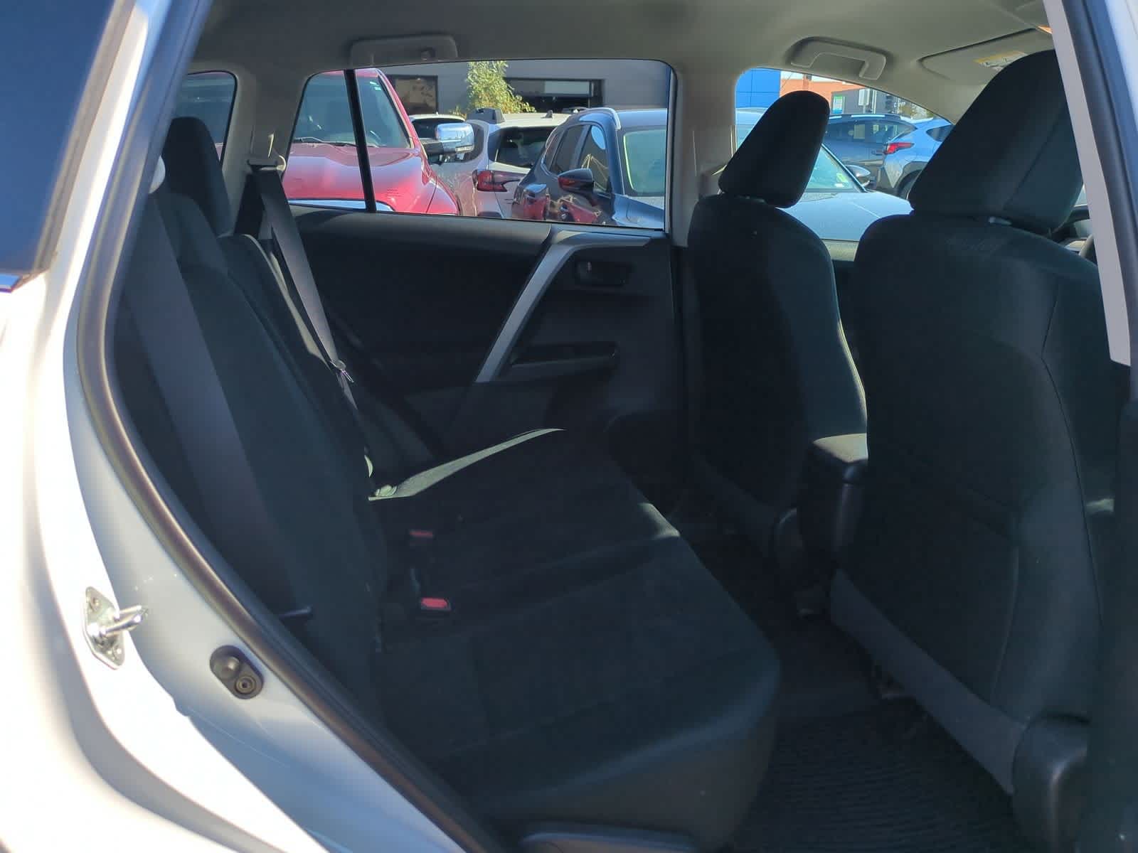 Thumbnail: 2018 Toyota RAV4 - 21