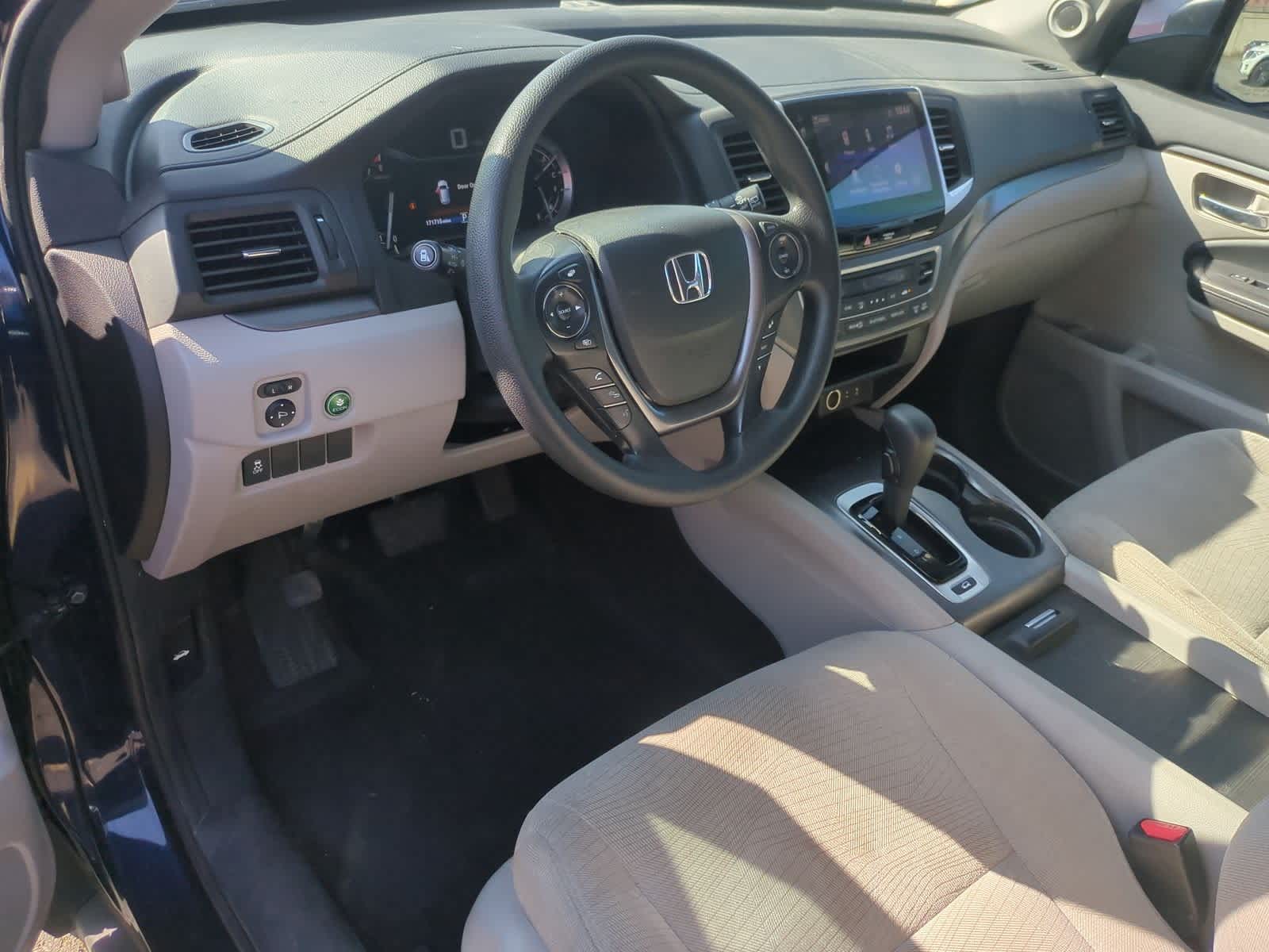 Thumbnail: 2018 Honda Pilot - 10