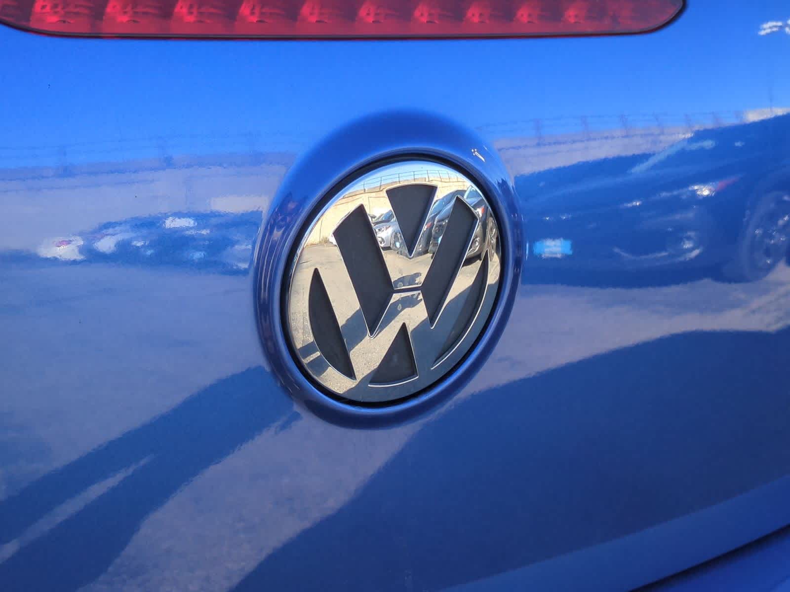 Thumbnail: 2012 Volkswagen Eos - 12