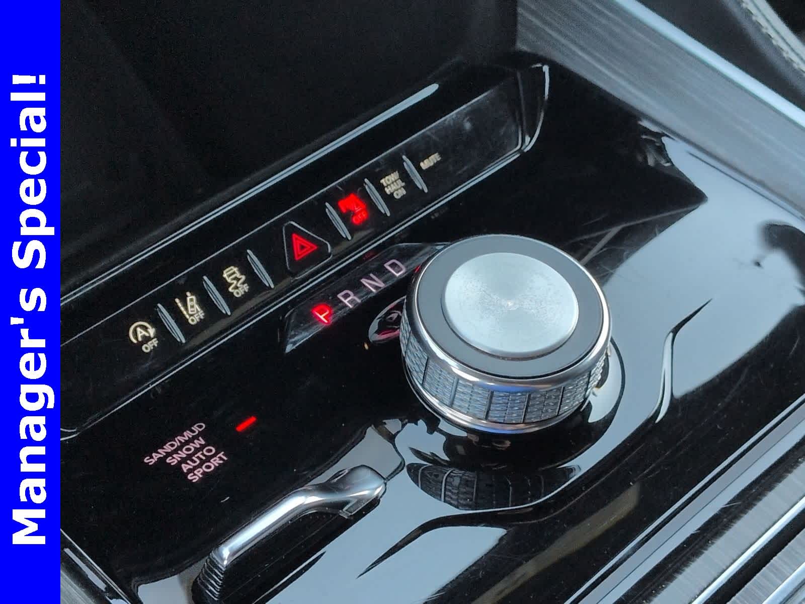 Thumbnail: 2023 Jeep Wagoneer - 32