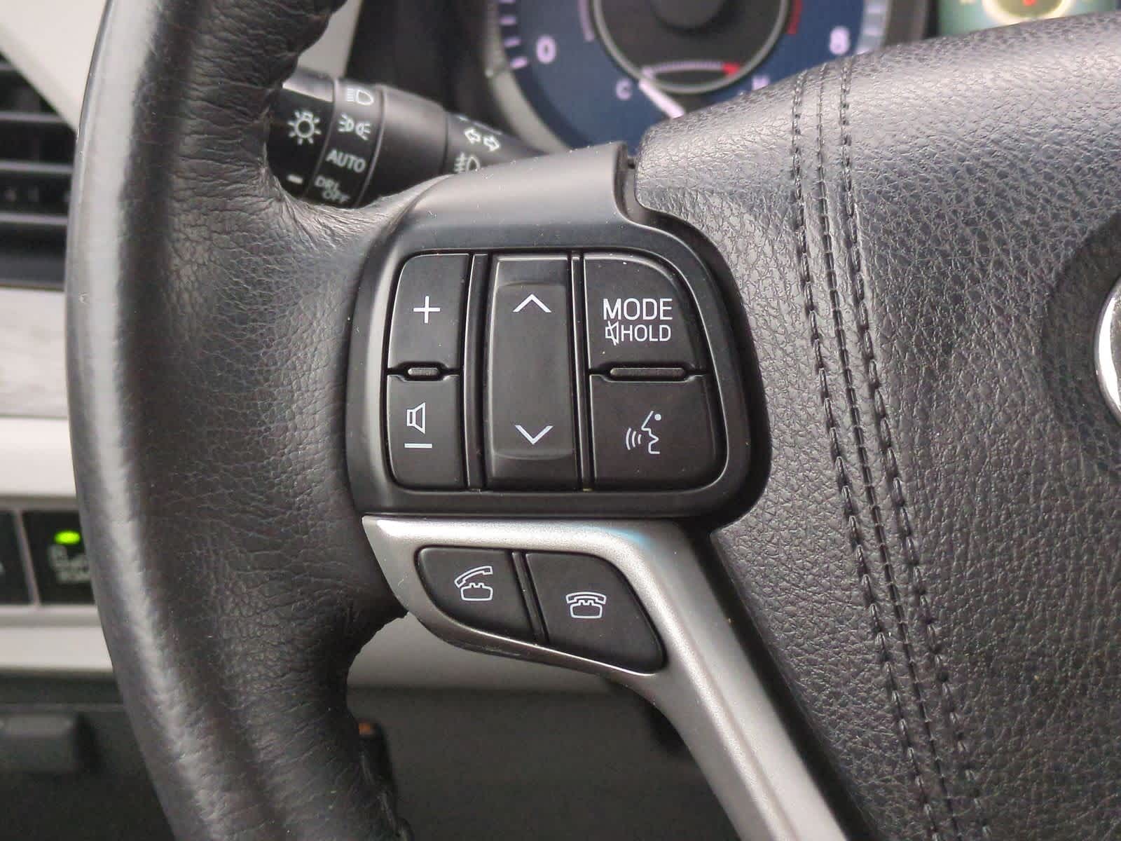 Thumbnail: 2017 Toyota Sienna - 25