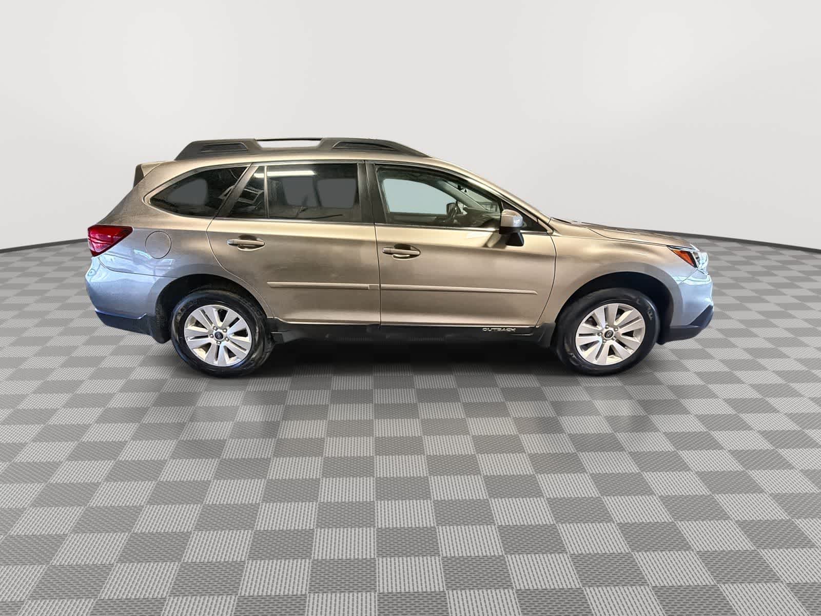 Thumbnail: 2016 Subaru Outback - 9