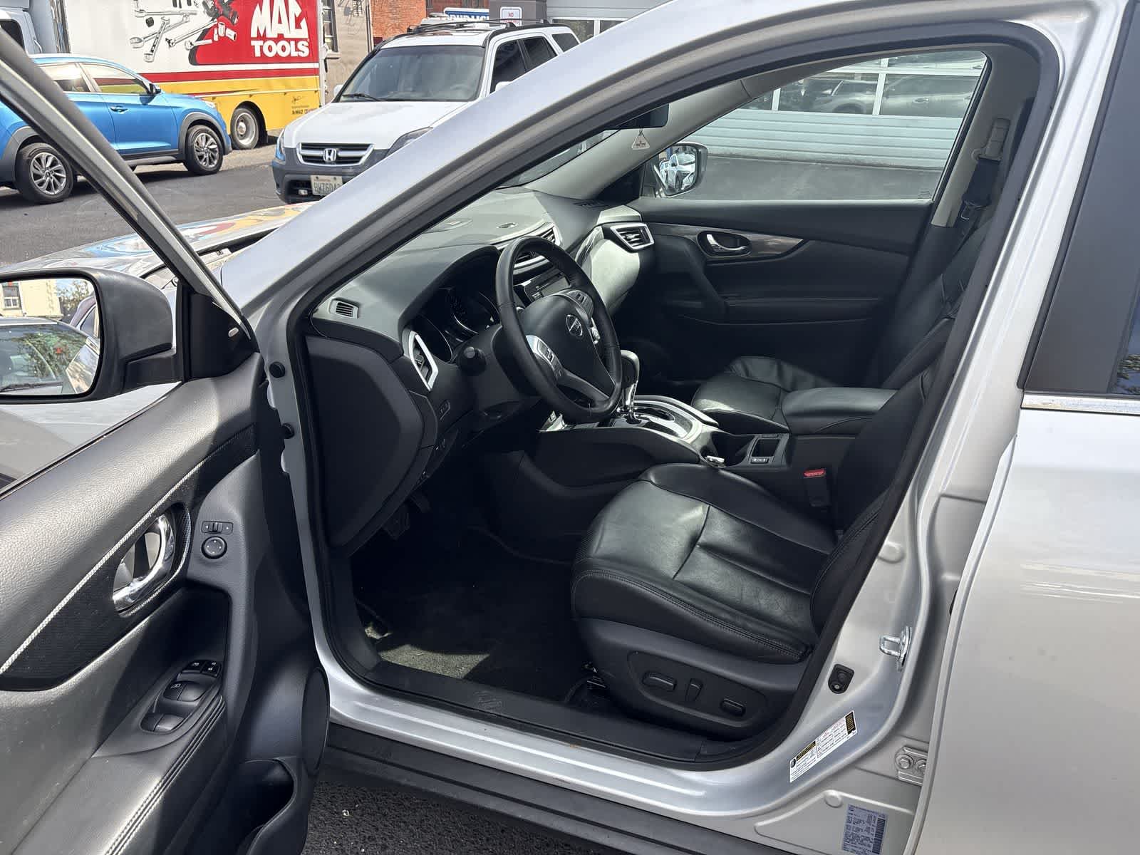 Thumbnail: 2016 Nissan Rogue - 10