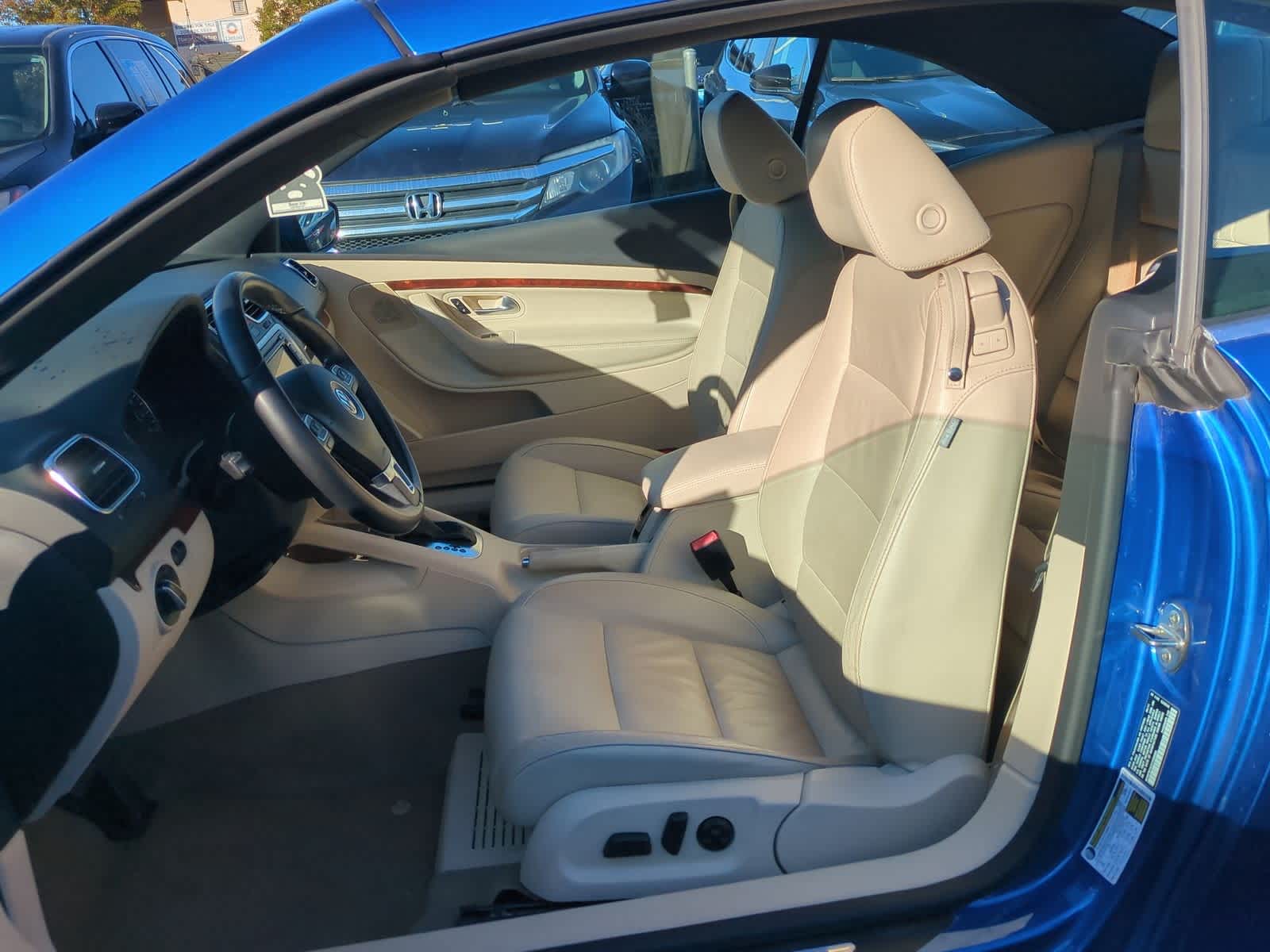 Thumbnail: 2012 Volkswagen Eos - 17