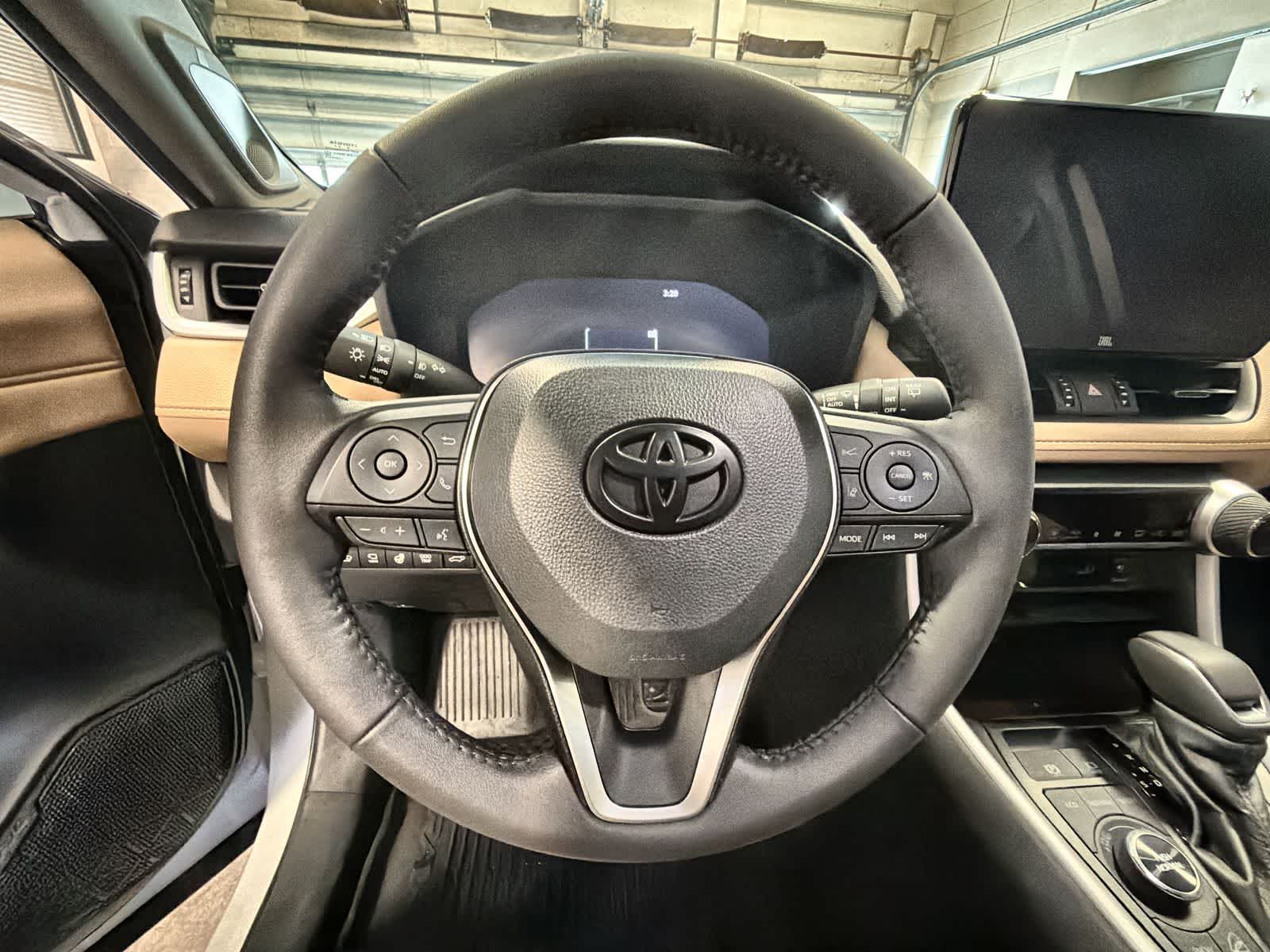 Thumbnail: 2025 Toyota RAV4 - 25