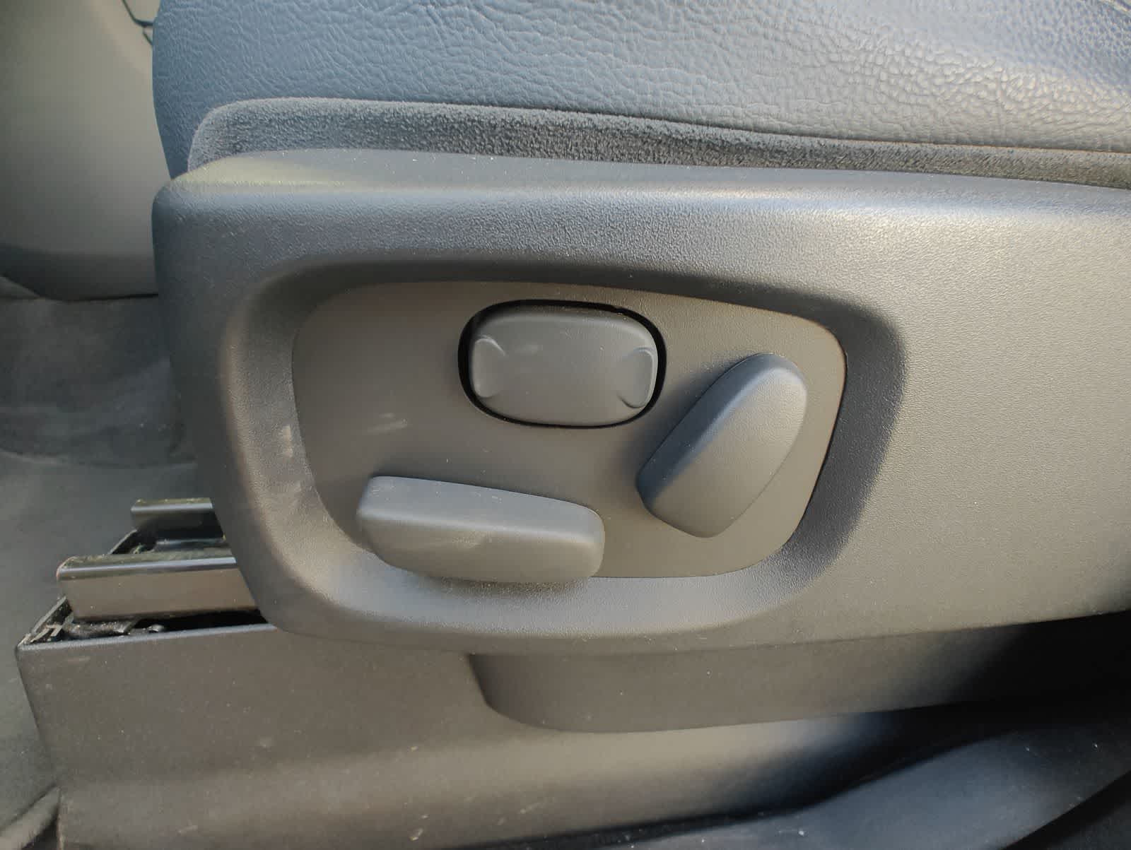 Thumbnail: 2015 Land Rover LR4 - 18