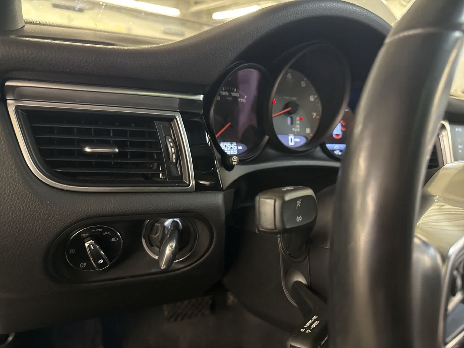 Thumbnail: 2017 Porsche Macan - 27