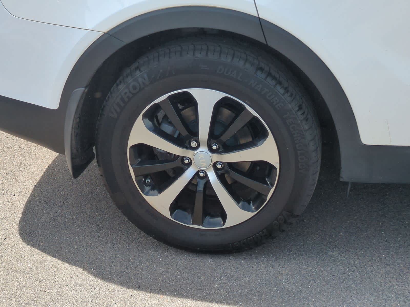 Thumbnail: 2016 Kia Sorento - 14
