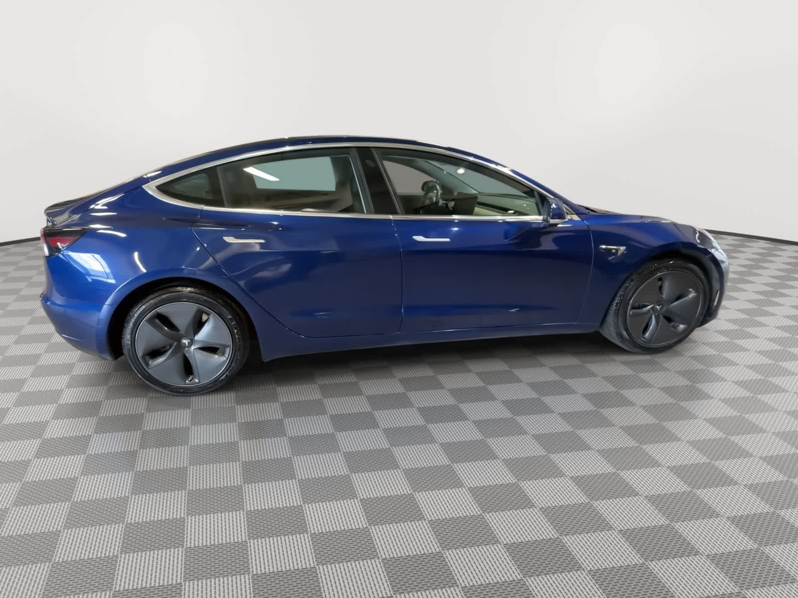 Thumbnail: 2019 Tesla Model 3 - 9