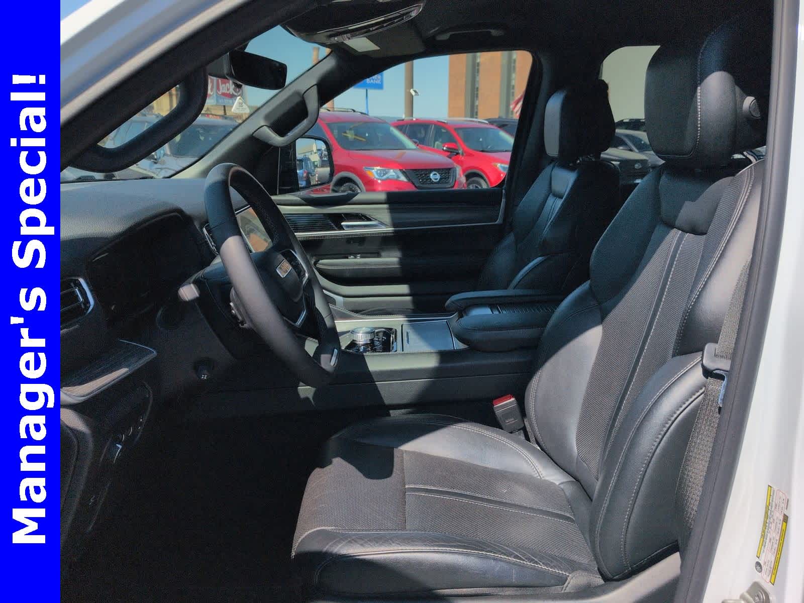 Thumbnail: 2023 Jeep Wagoneer - 17