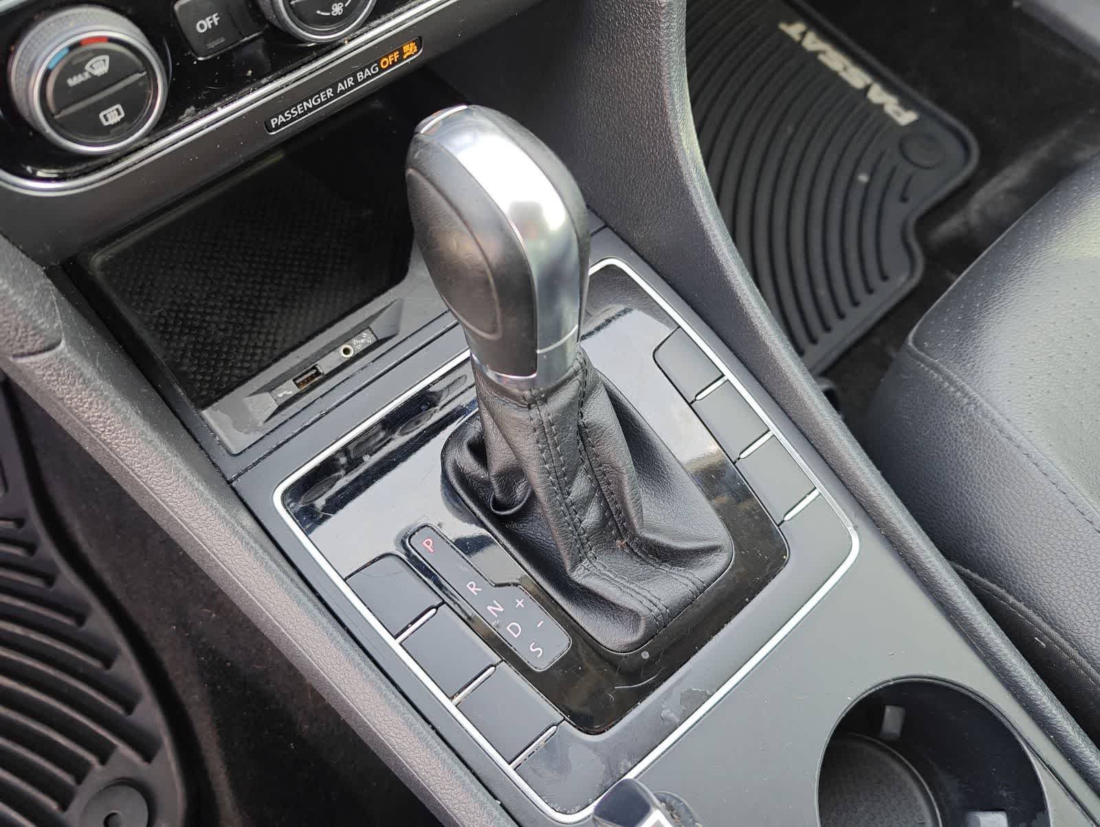 Thumbnail: 2018 Volkswagen Passat - 30