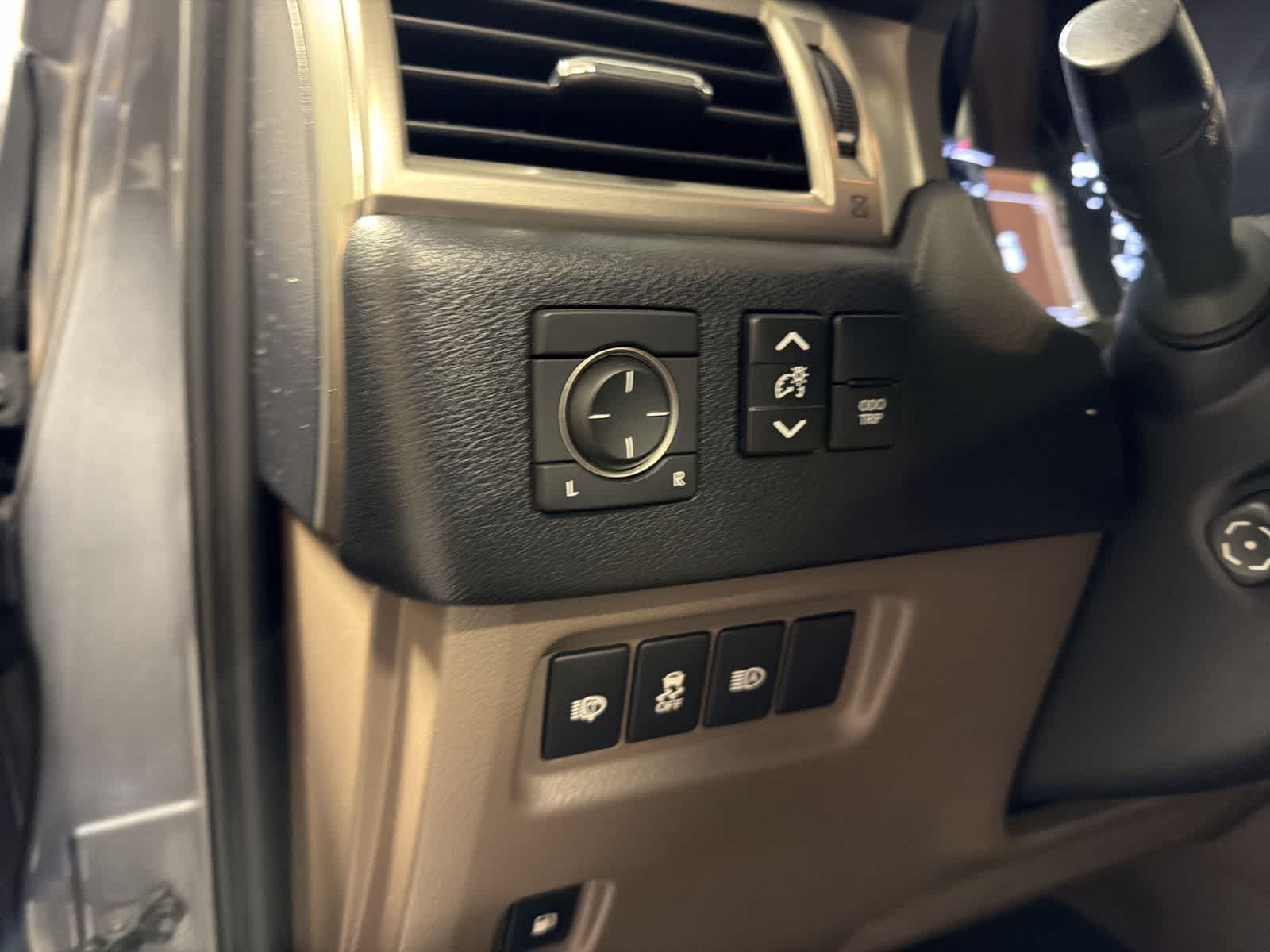 Thumbnail: 2020 Lexus GX - 18