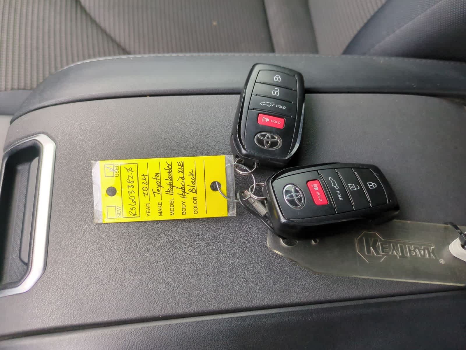 Thumbnail: 2024 Toyota Highlander - 35