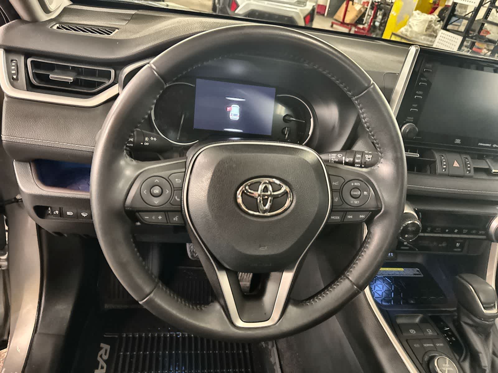 Thumbnail: 2019 Toyota RAV4 - 25
