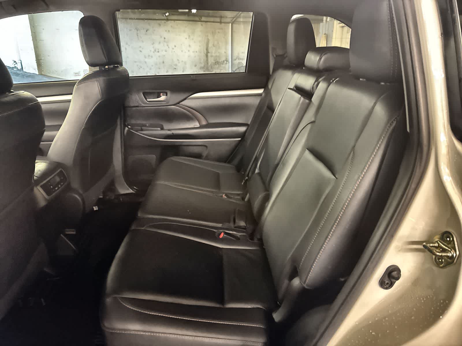 Thumbnail: 2019 Toyota Highlander - 21