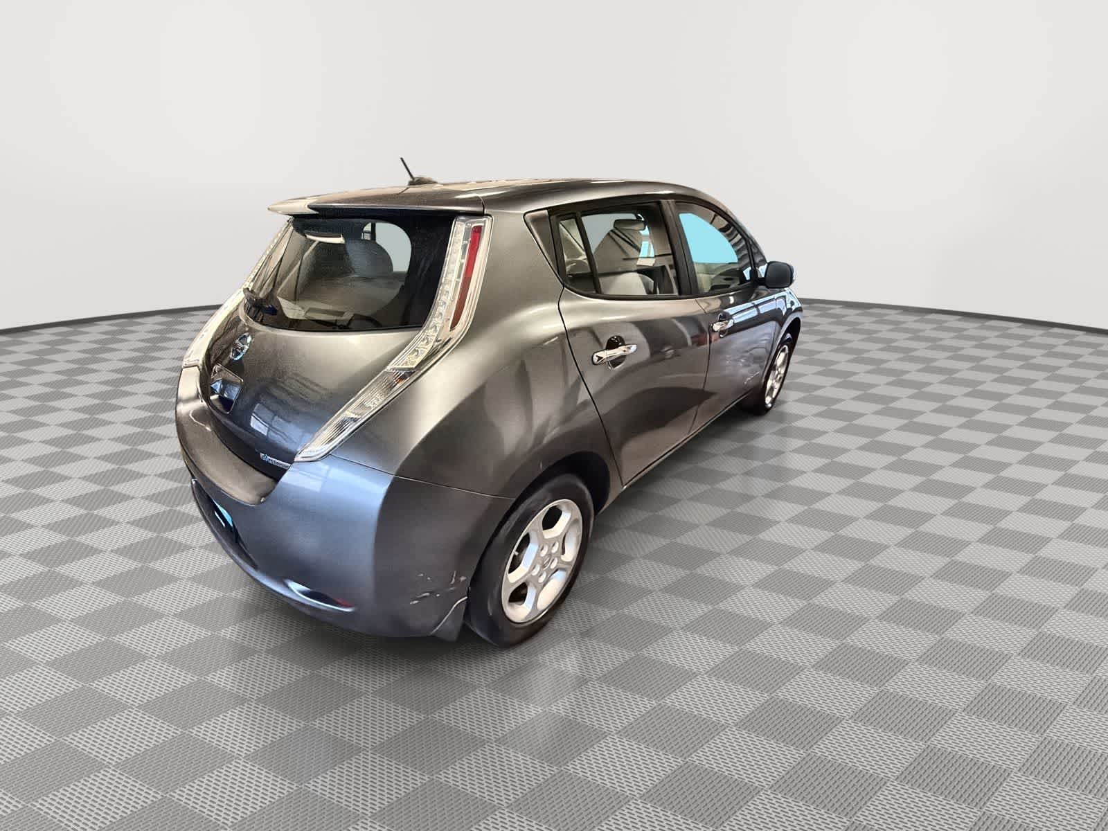 Thumbnail: 2015 Nissan Leaf - 8