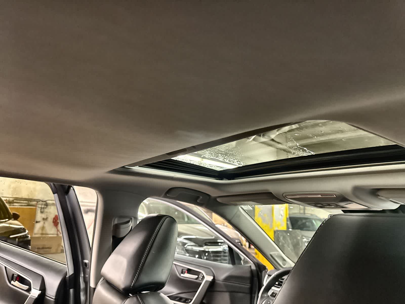 Thumbnail: 2019 Toyota RAV4 - 23
