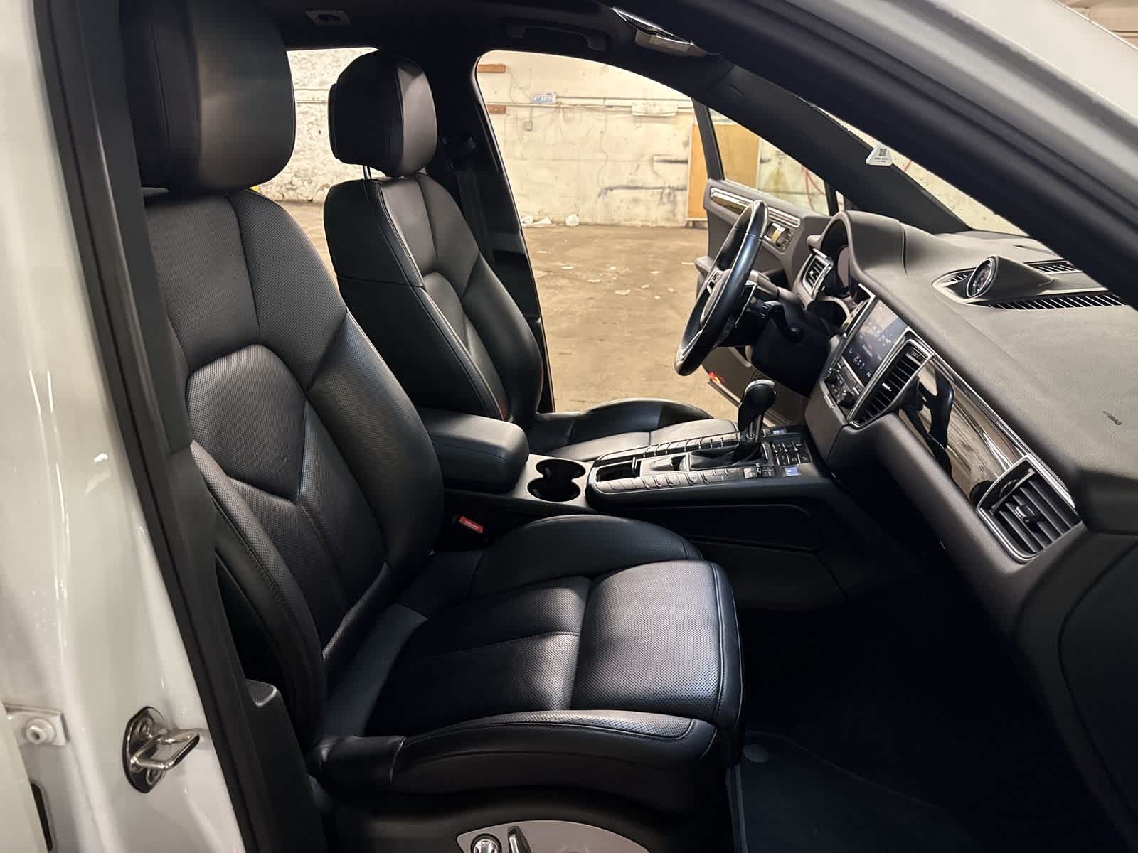 Thumbnail: 2017 Porsche Macan - 23