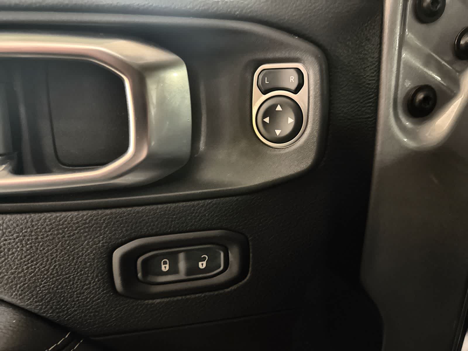 Thumbnail: 2018 Jeep Wrangler - 17