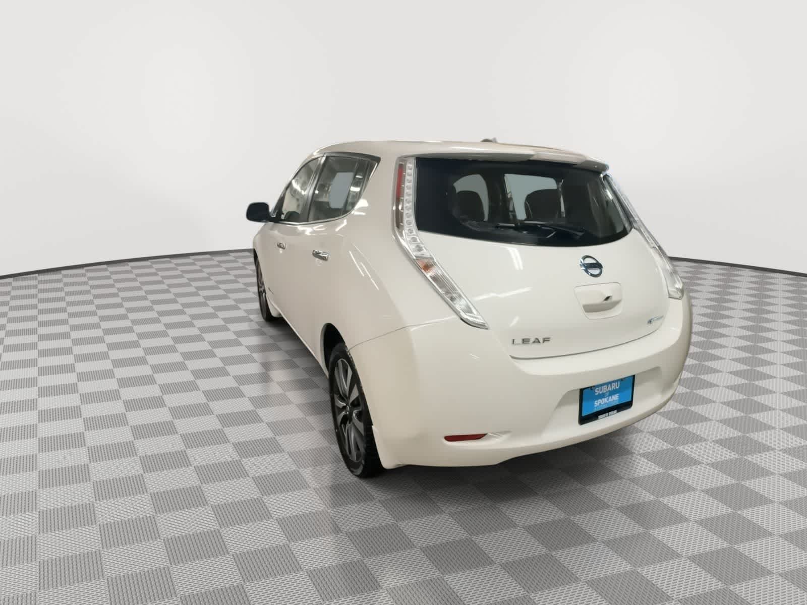 Thumbnail: 2016 Nissan Leaf - 6