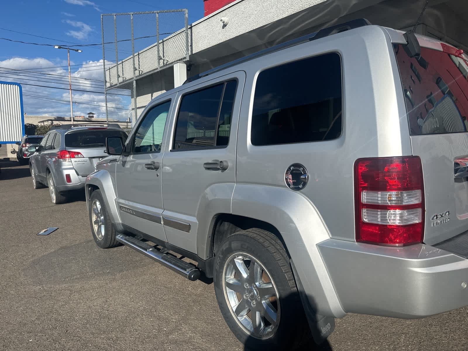 2011 Jeep Liberty Limited photo 3