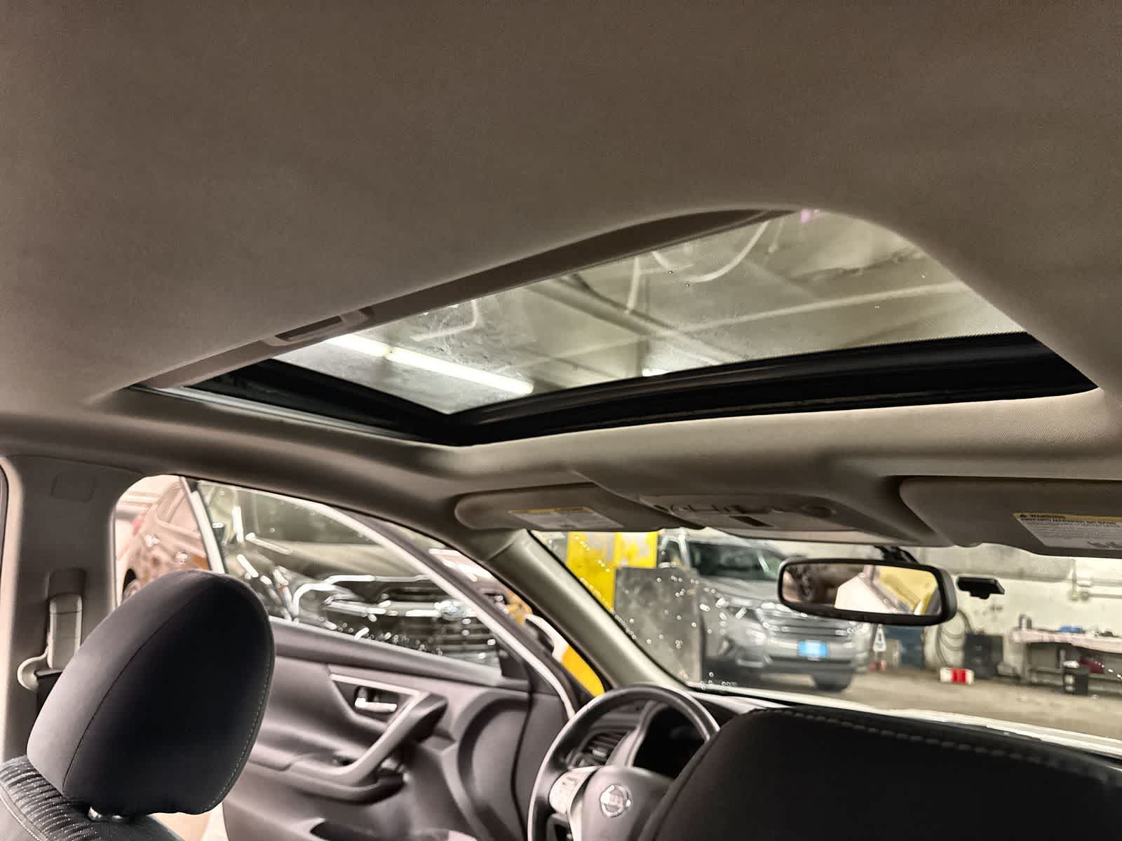 Thumbnail: 2017 Nissan Altima - 23