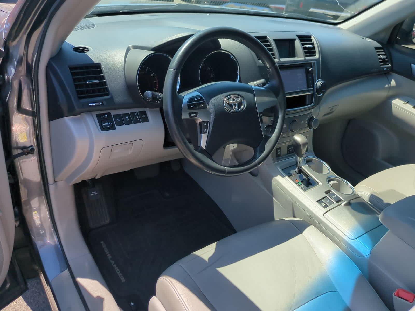 Thumbnail: 2013 Toyota Highlander - 10