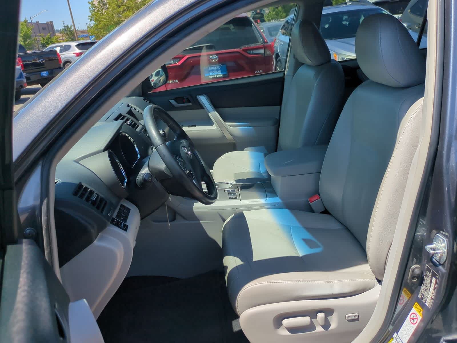 Thumbnail: 2013 Toyota Highlander - 17