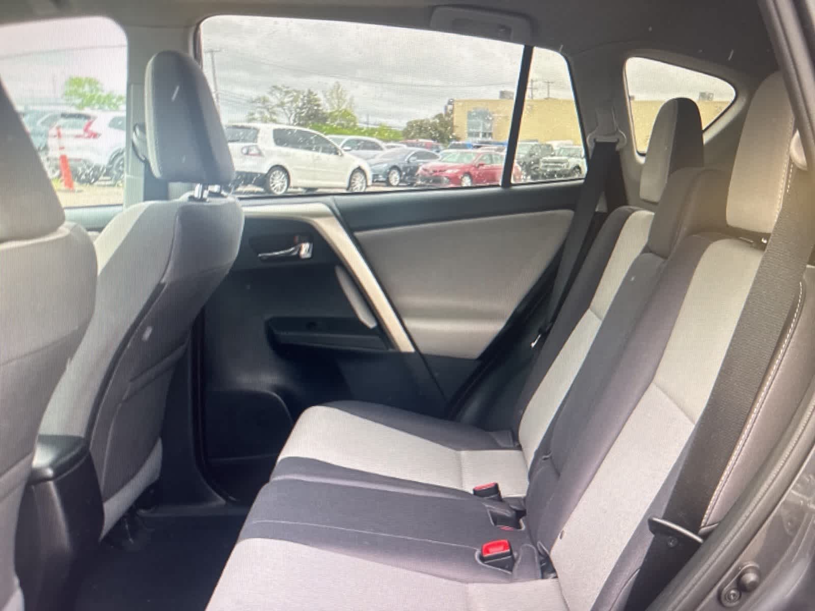 2014 Toyota RAV4 XLE 13